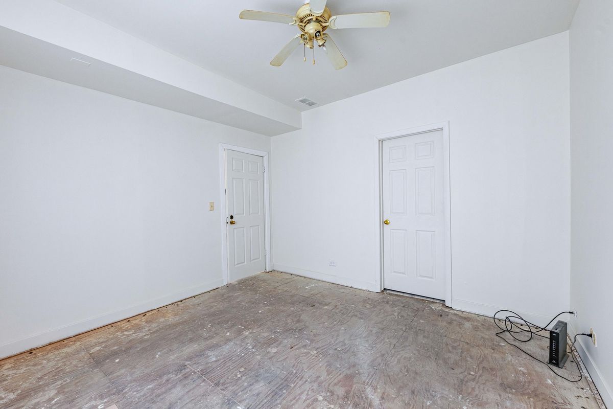 832 E 153 Street, Phoenix, IL 60426