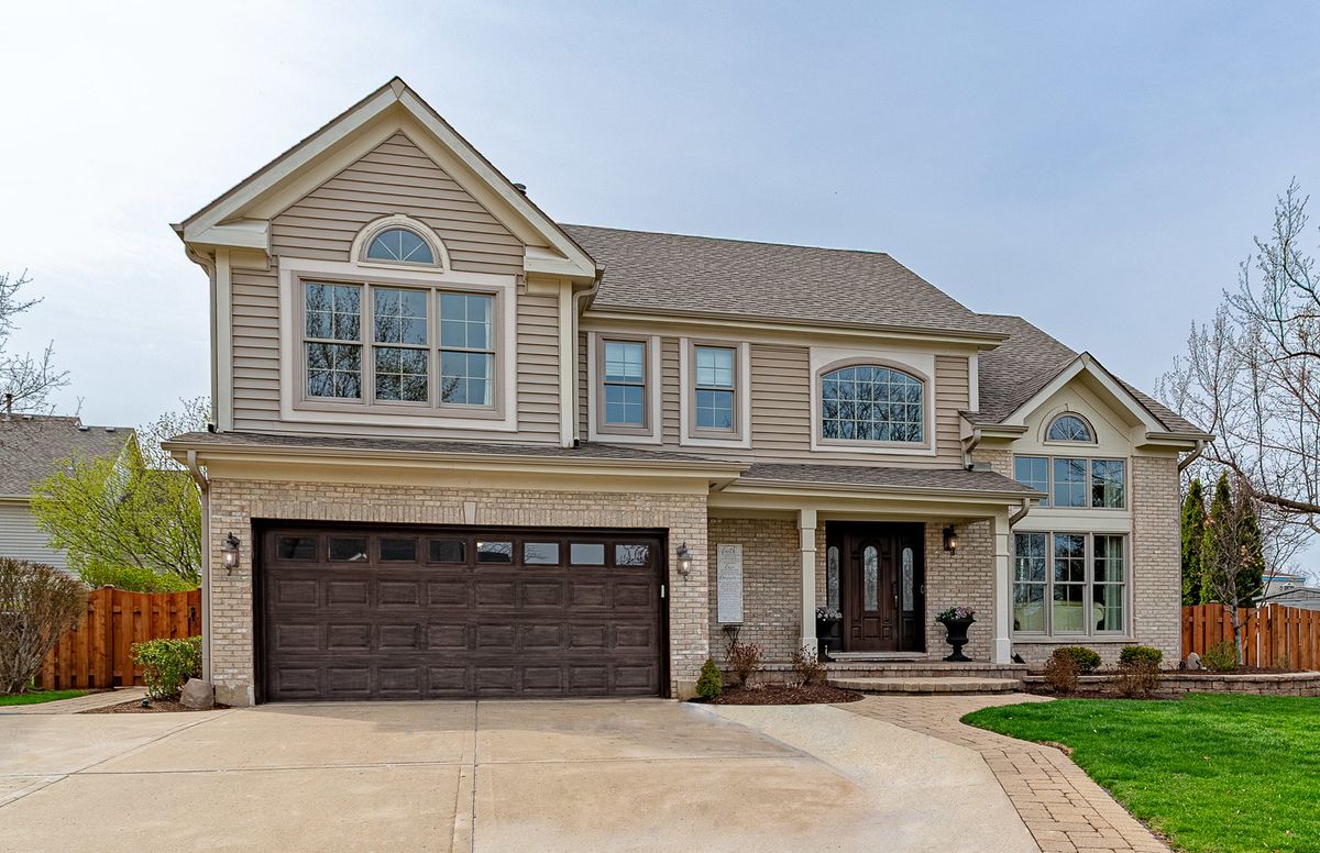 900 Christa Court, Elk Grove Village, IL 60007