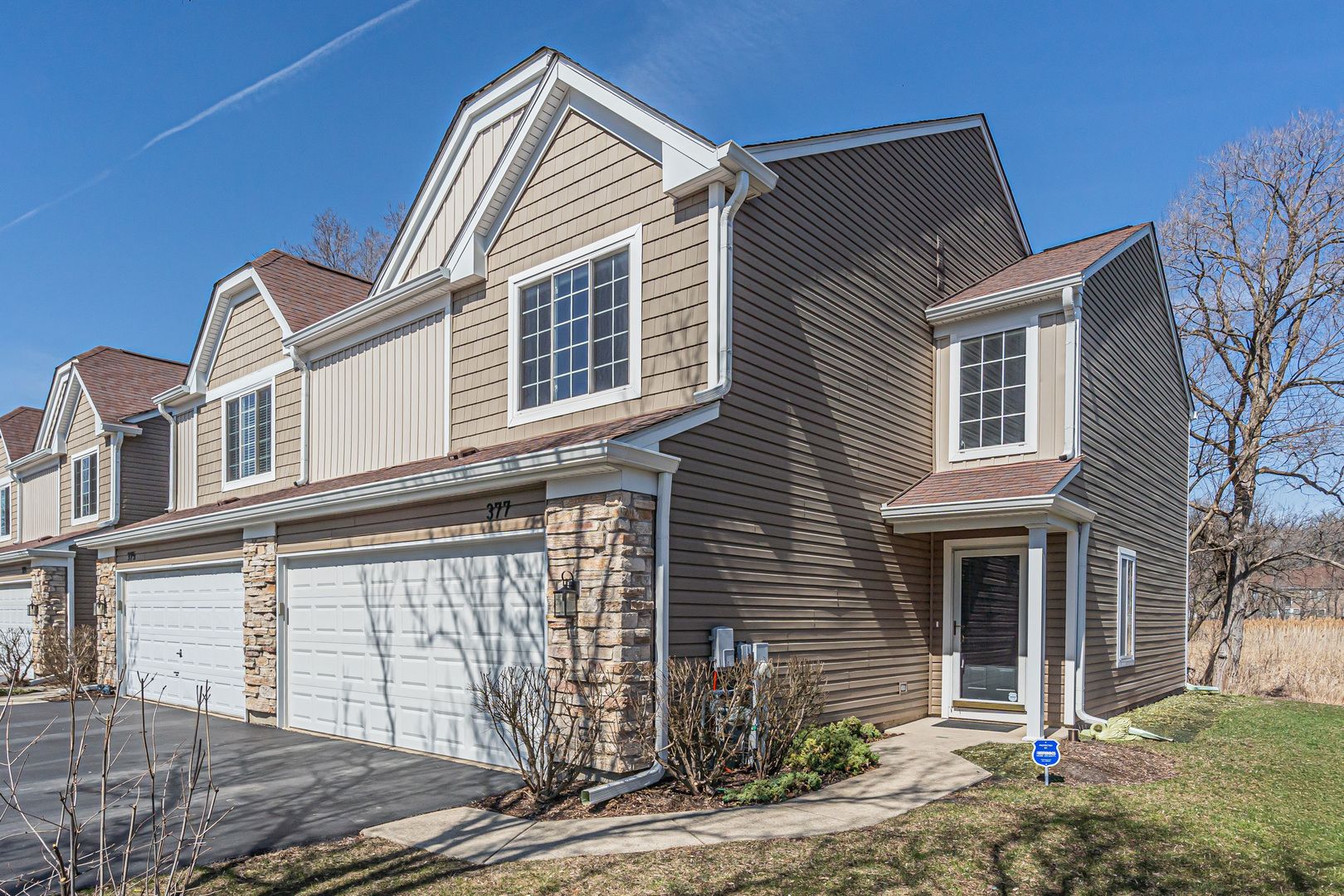 377 Locksley Drive — Streamwood, IL 60107