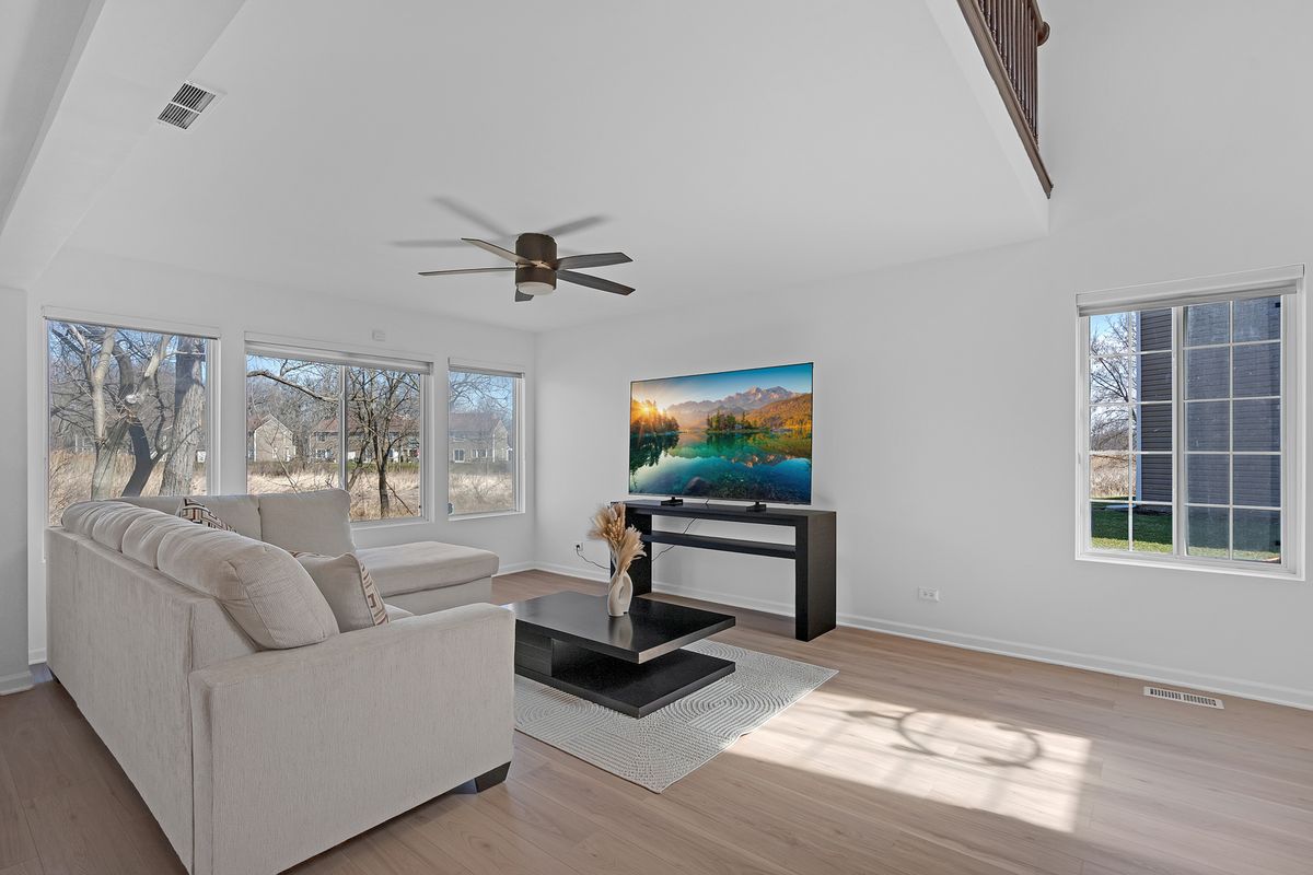 377 Locksley Drive, Streamwood, IL 60107