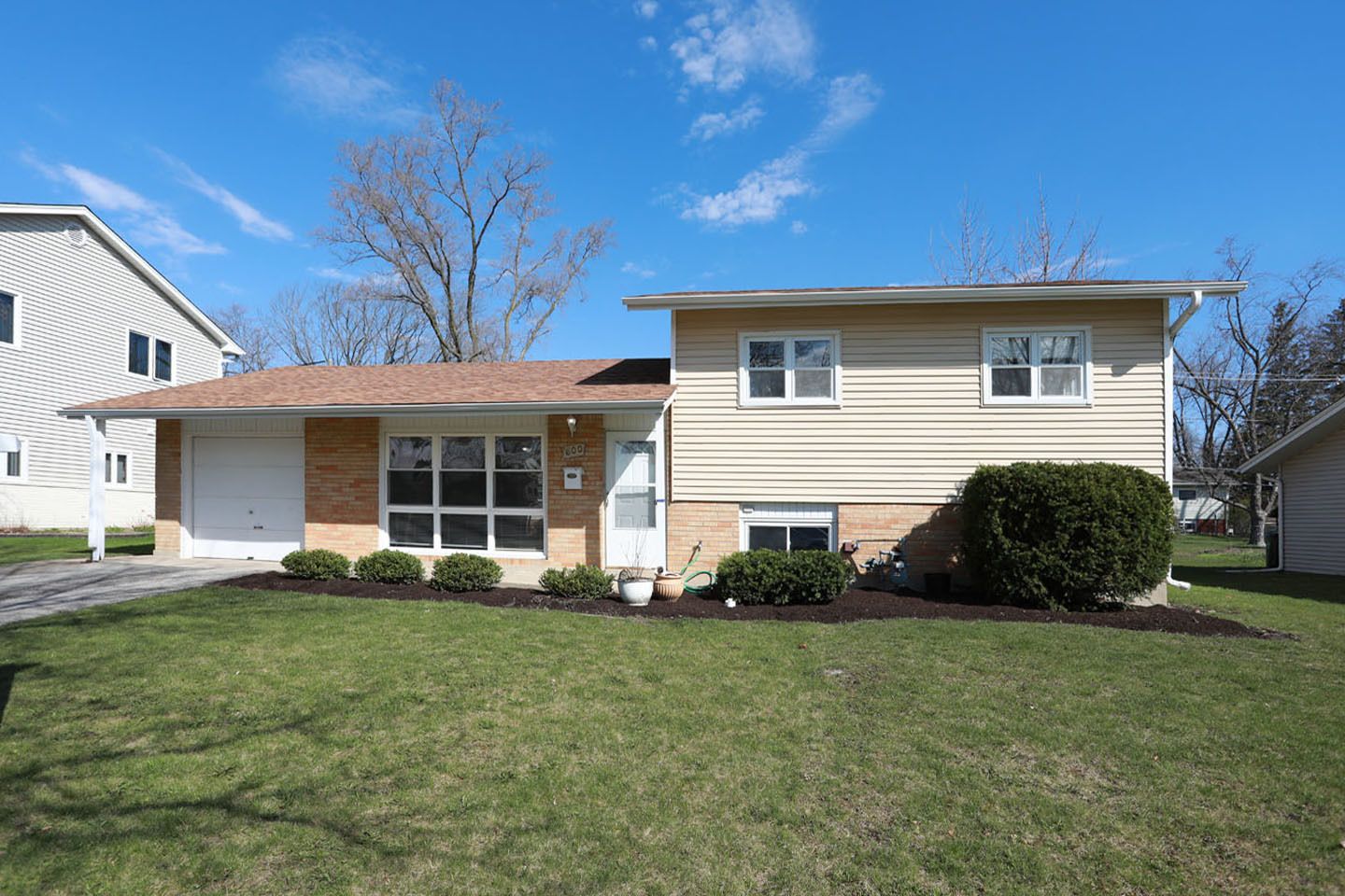 600 Flagstaff Lane — Hoffman Estates, IL 60169