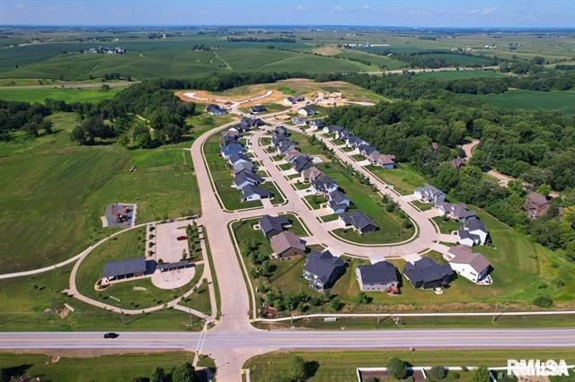 7152 Alvie Lane — Bettendorf, IA 52722