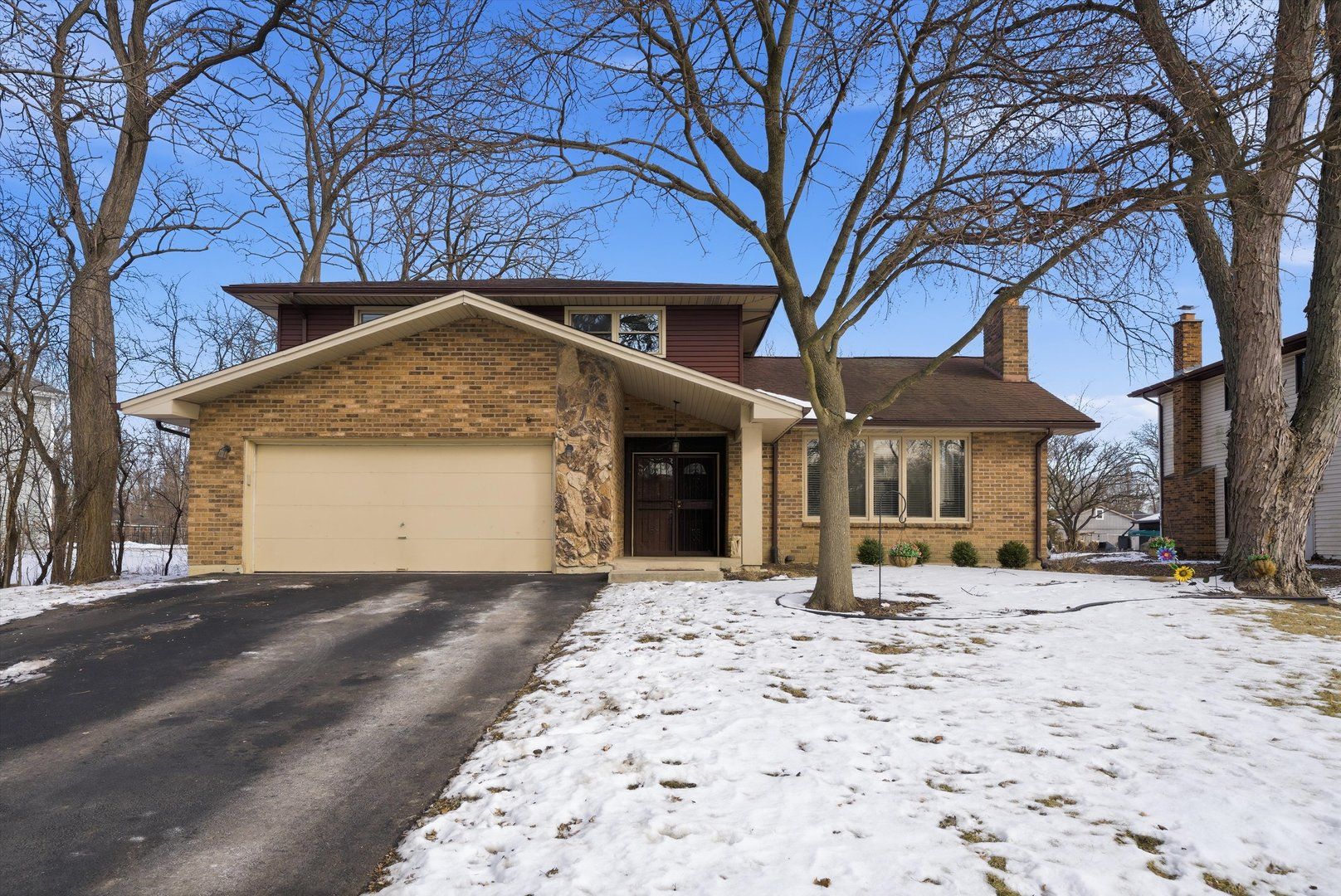 5721 Vial Parkway — La Grange Highlands, IL 60525