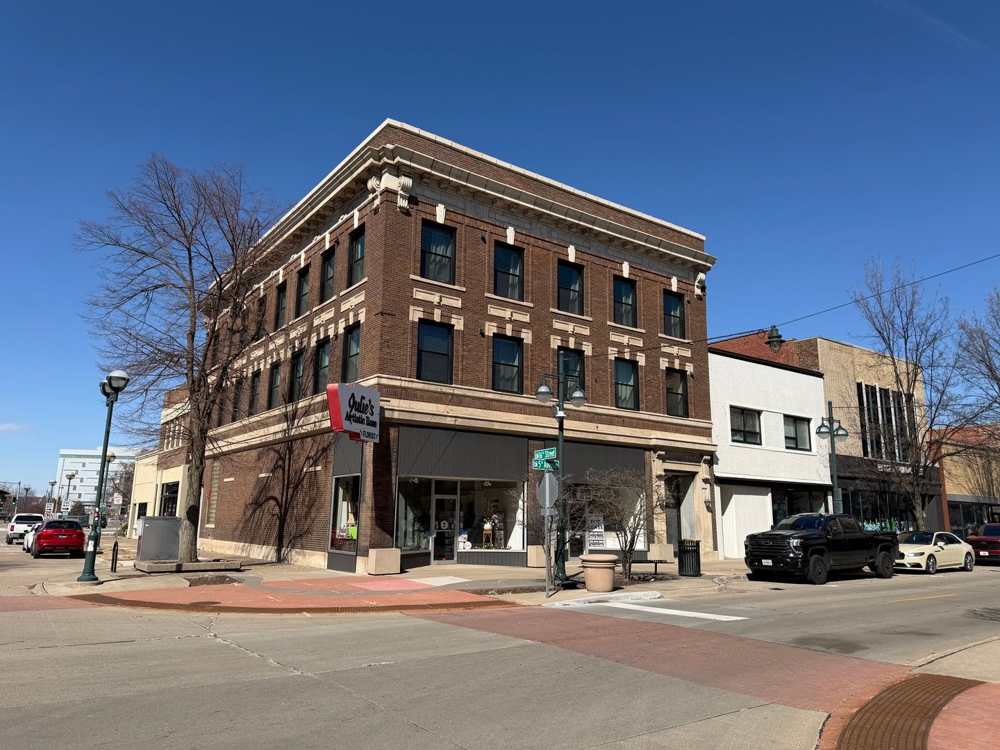 1601-1605 5th Avenue — Moline, IL 61265