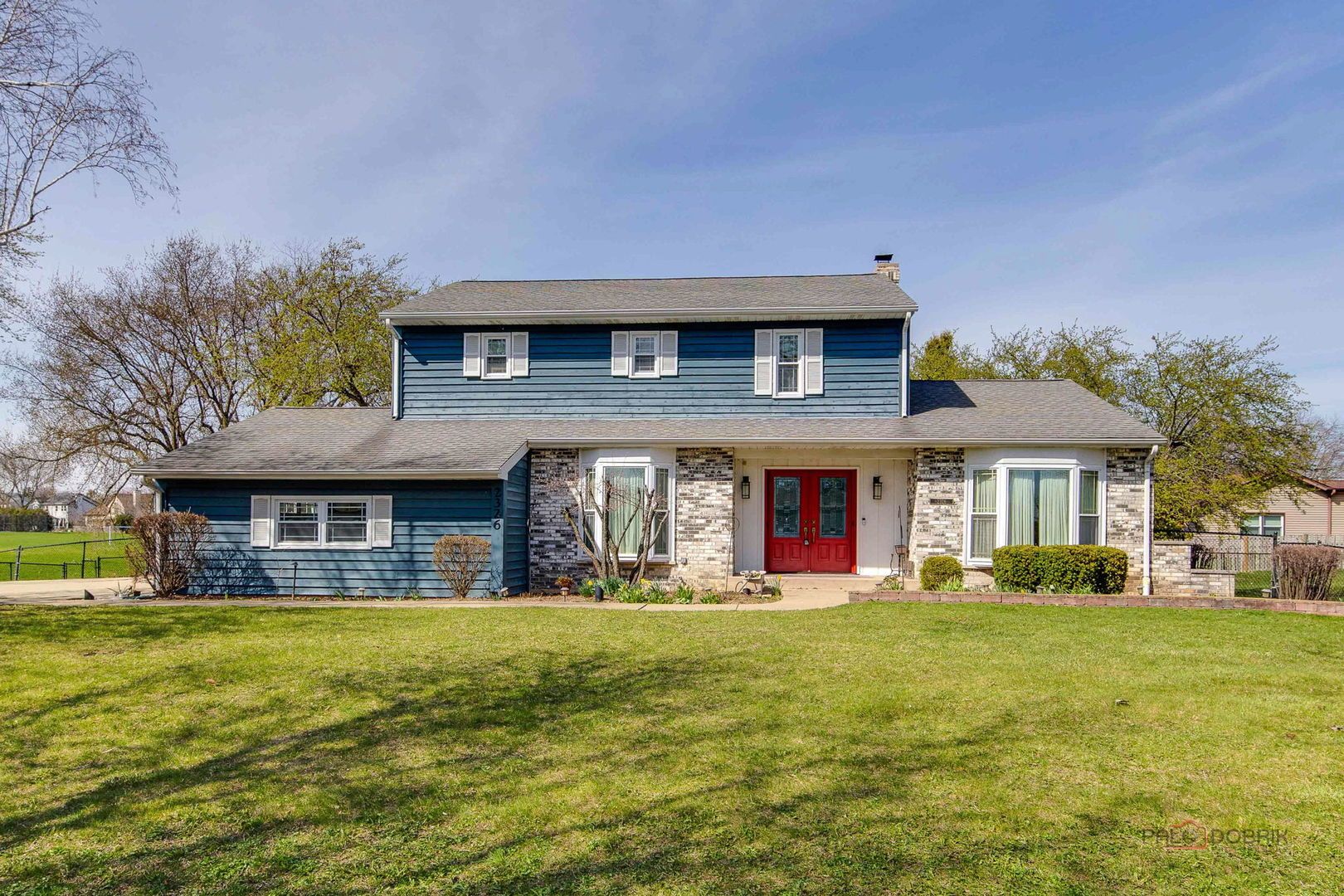 2326 W Weathersfield Way — Schaumburg, IL 60193