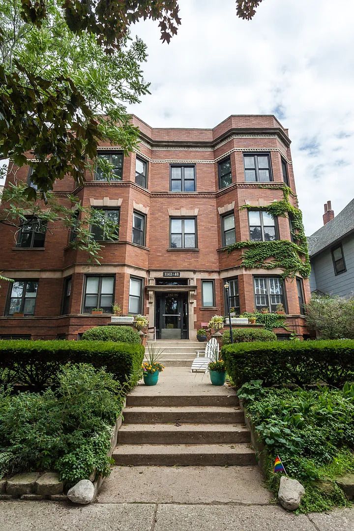 1142 Morse Avenue, Chicago, IL 60626
