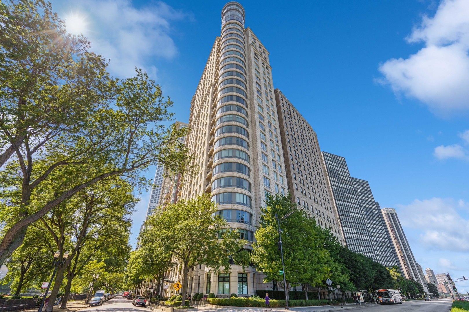 840 N LAKE SHORE Drive #202 — Chicago, IL 60611
