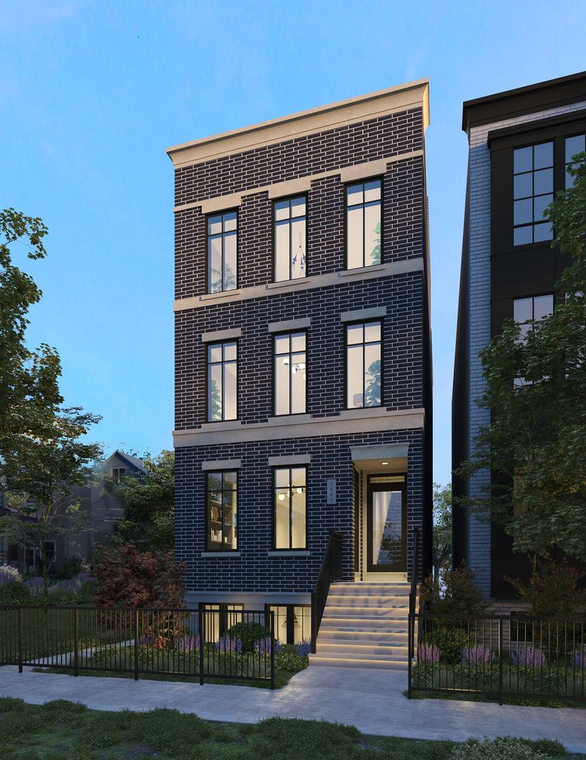 1443 W Roscoe Street #1 — Chicago, IL 60657