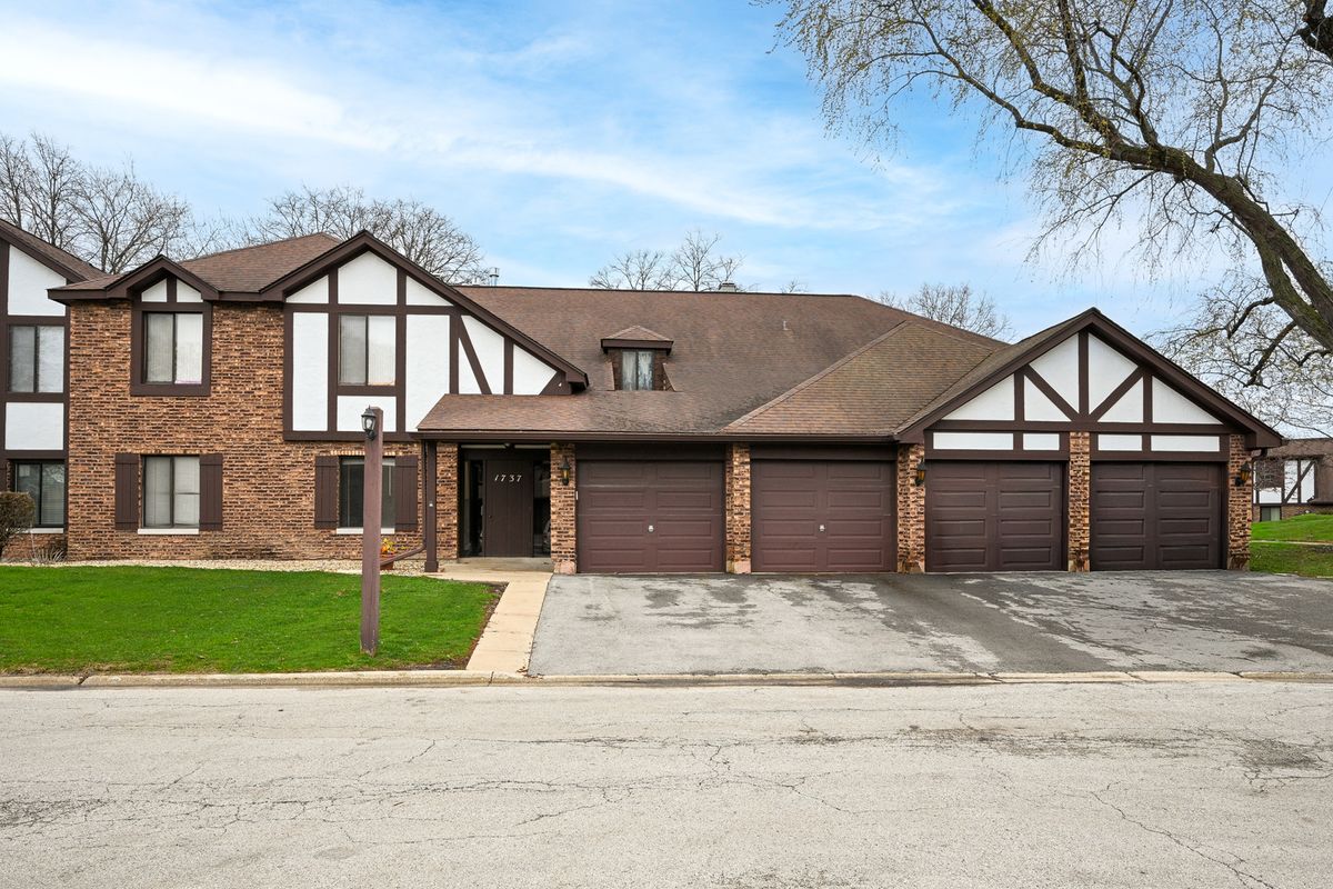 1737 Harrow Court, Wheaton, IL 60189
