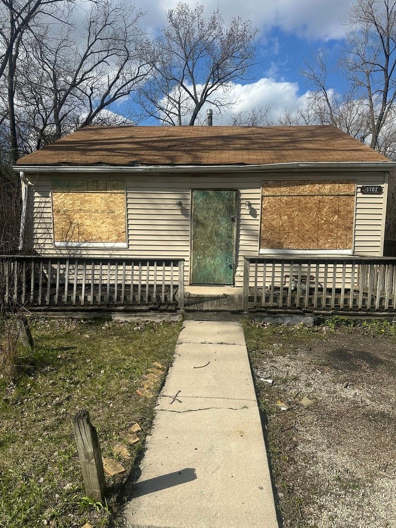 3702 Lincoln Lane E — Robbins, IL 60472