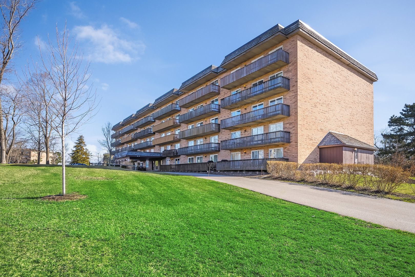 8025 WOODGLEN Lane #207 — Downers Grove, IL 60516