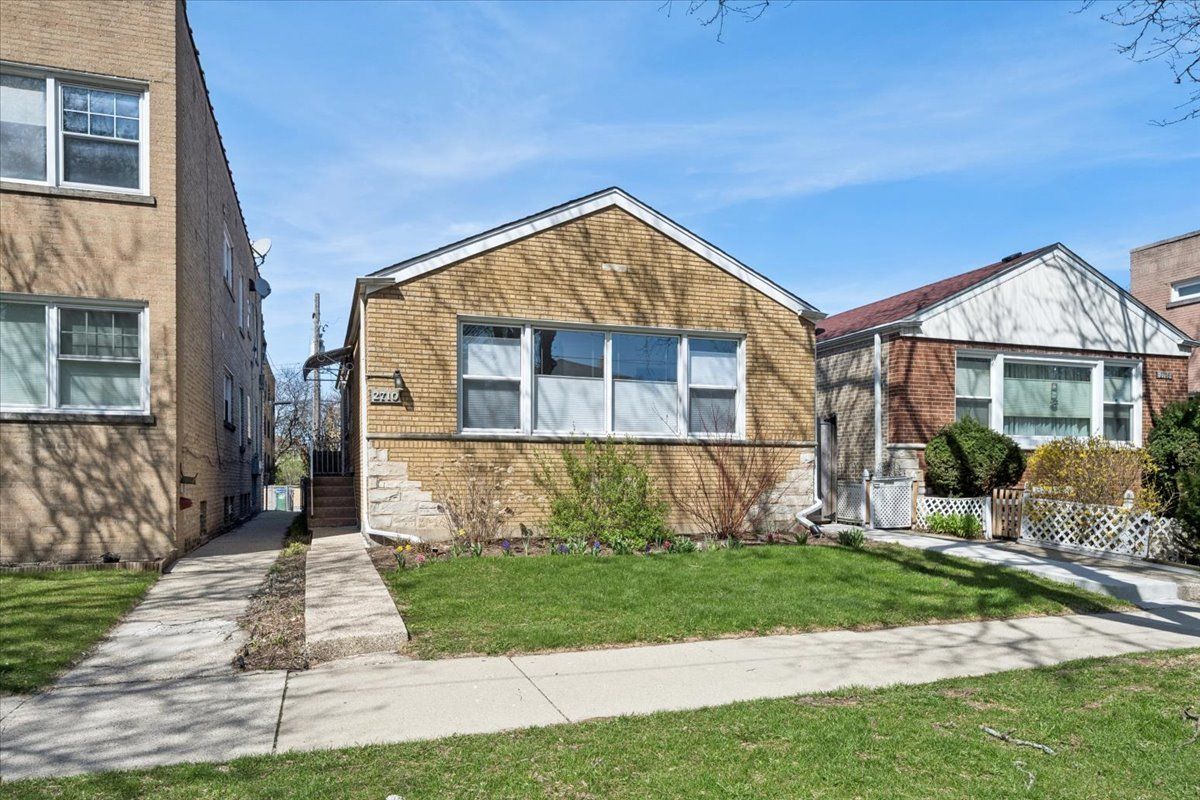 2710 Berwyn Avenue, Chicago, IL 60625