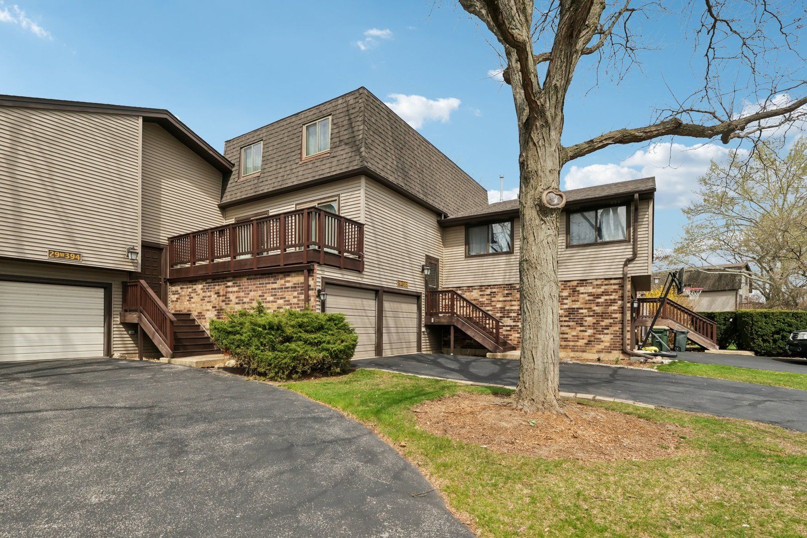 29W388 White Oak Drive — Warrenville, IL 60555