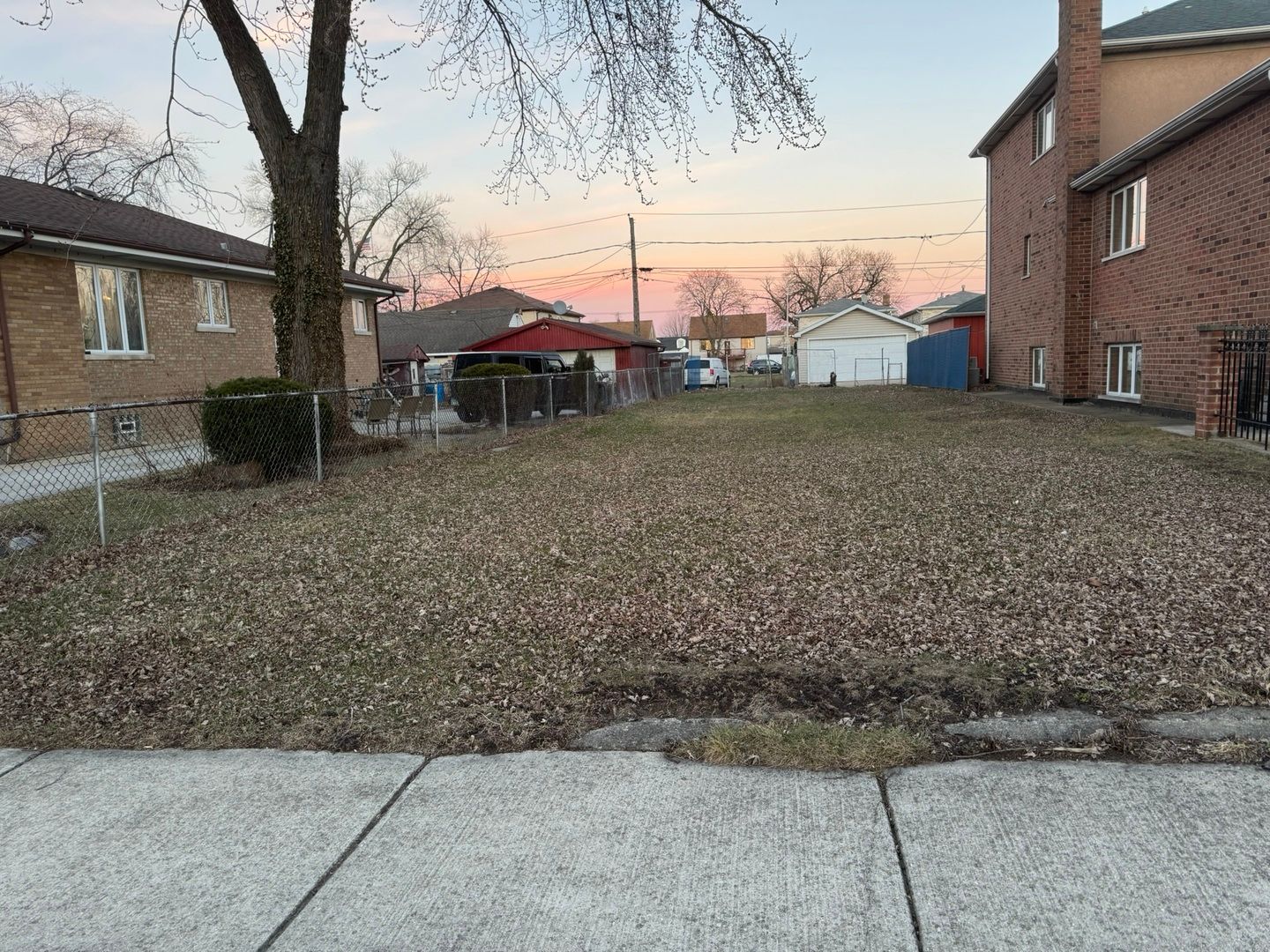 5005 S Linder Avenue — Chicago, IL 60638