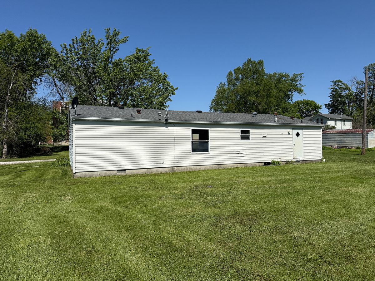 314 1/2 E Seminary Avenue, Onarga, IL 60955