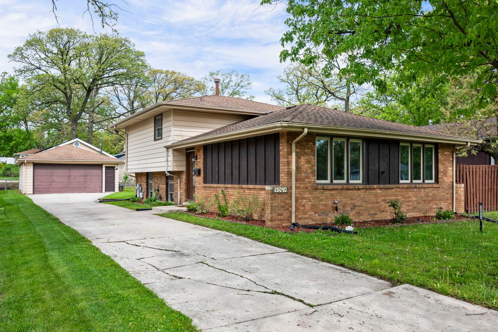 15040 Kenton Avenue — Midlothian, IL 60445