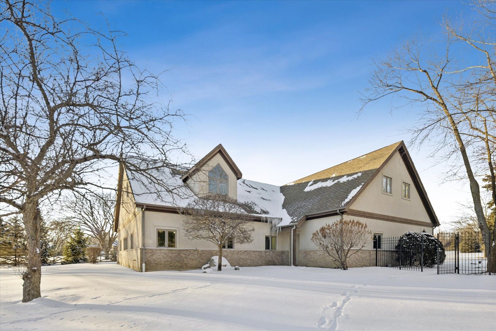 16W125 89th Street — Burr Ridge, IL 60527