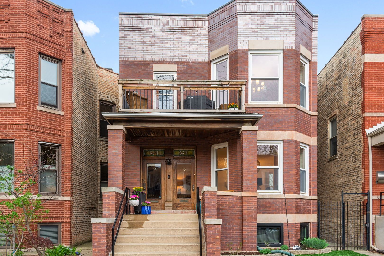3541 N Oakley Avenue — Chicago, IL 60618