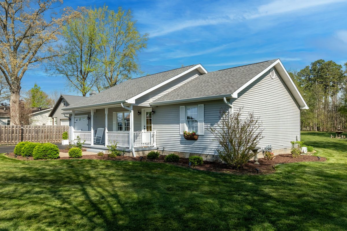 370 Woodlake Road, Eldorado, IL 62930