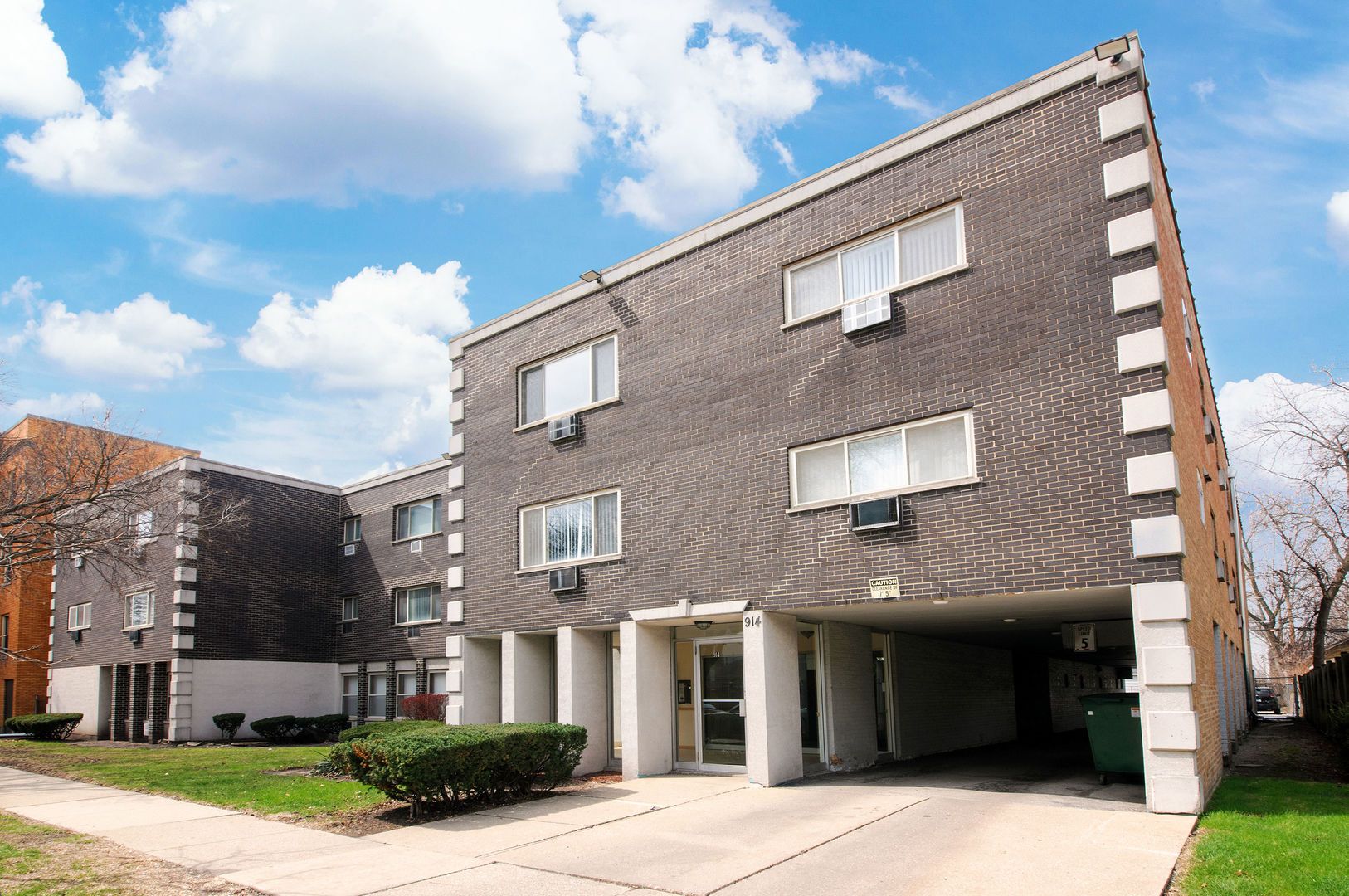 914 N Austin Boulevard #C-9 — Oak Park, IL 60302
