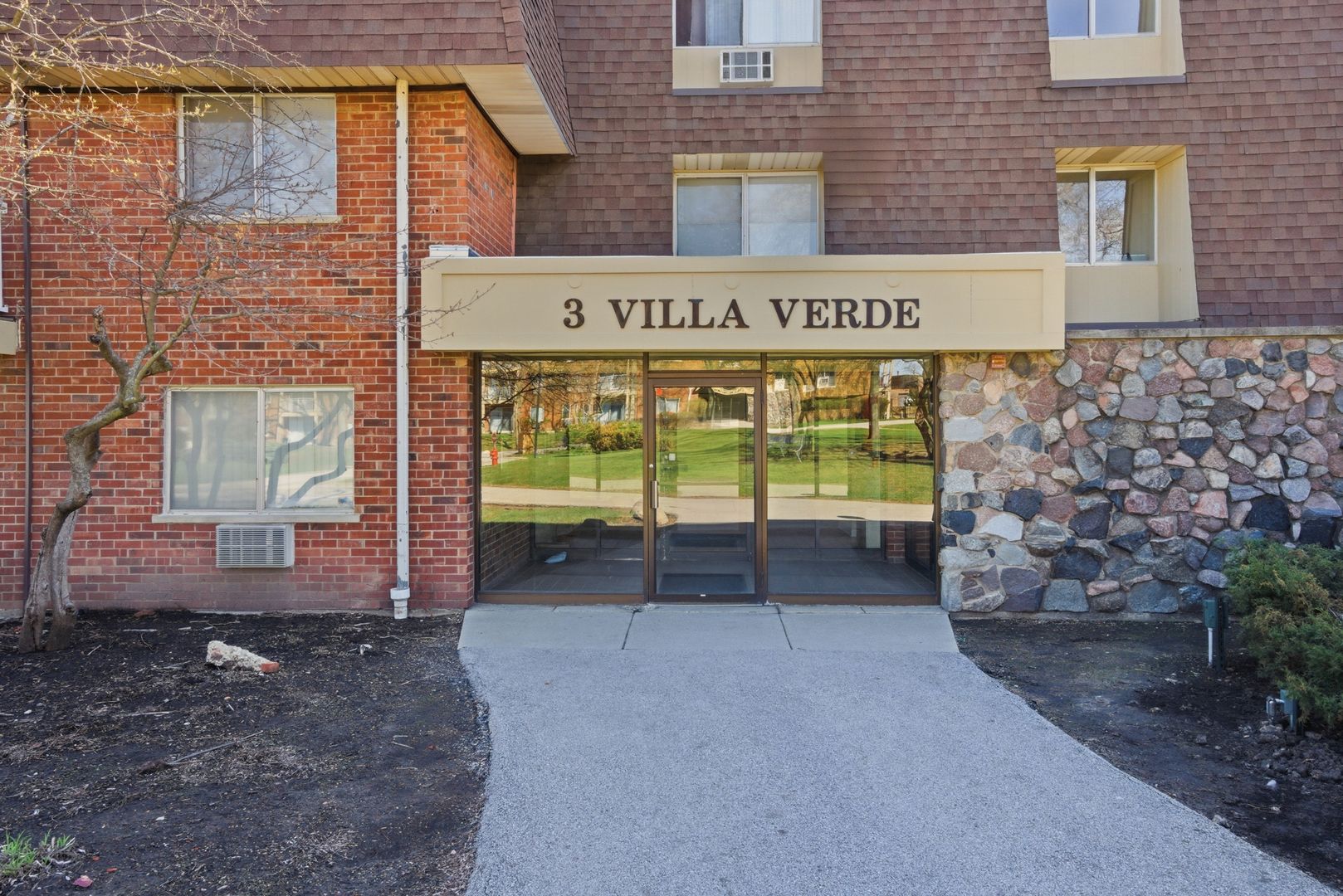 3 Villa Verde Drive #311 — Buffalo Grove, IL 60089