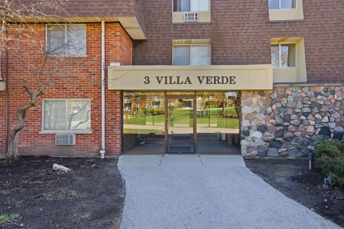 3 Villa Verde Drive, Buffalo Grove, IL 60089