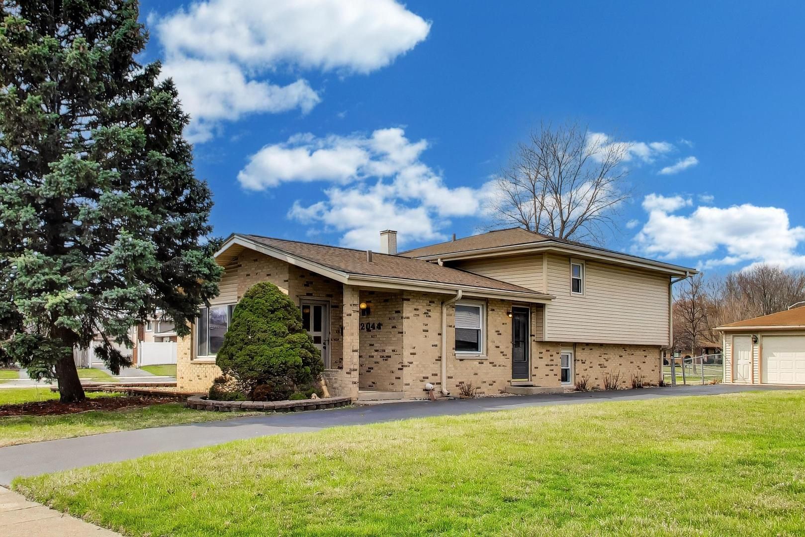 12044 S Holmberg Court — Alsip, IL 60803
