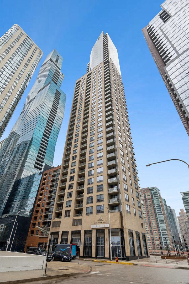 420 E Waterside Drive #907 — Chicago, IL 60601