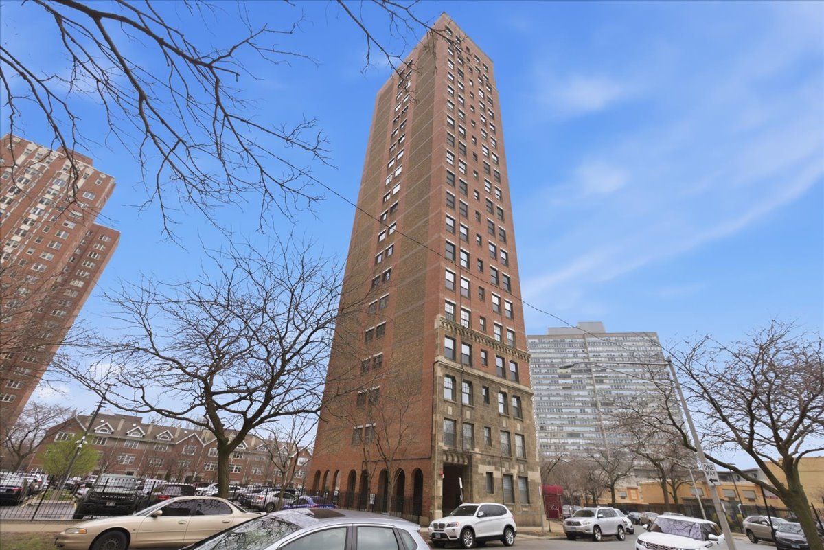 4940 East End Avenue, Chicago, IL 60615