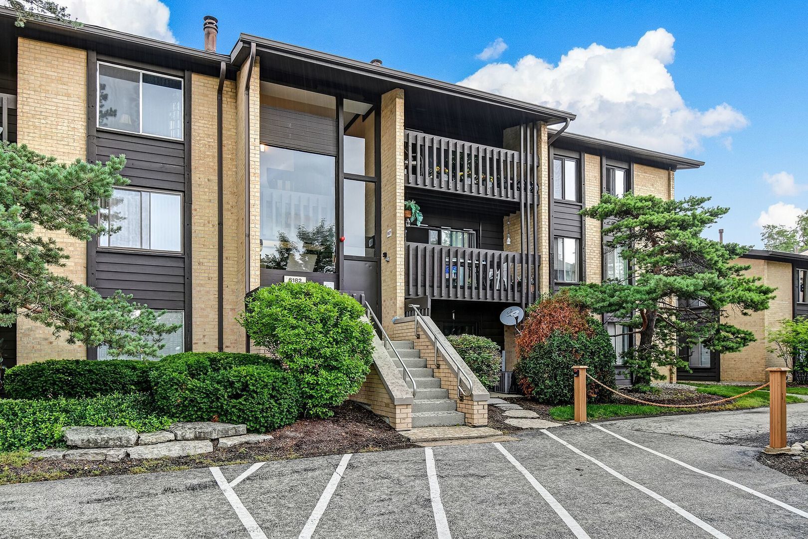 6182 Pinewood Court #107 — Willowbrook, IL 60527