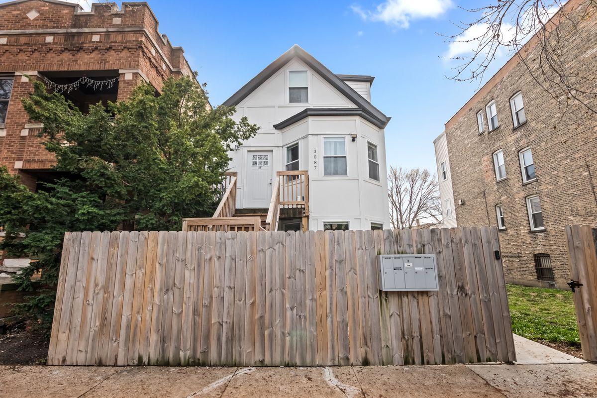3087 Elbridge Avenue, Chicago, IL 60618