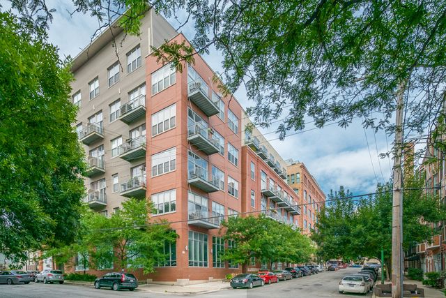 824 Superior Street, Chicago, IL 60642