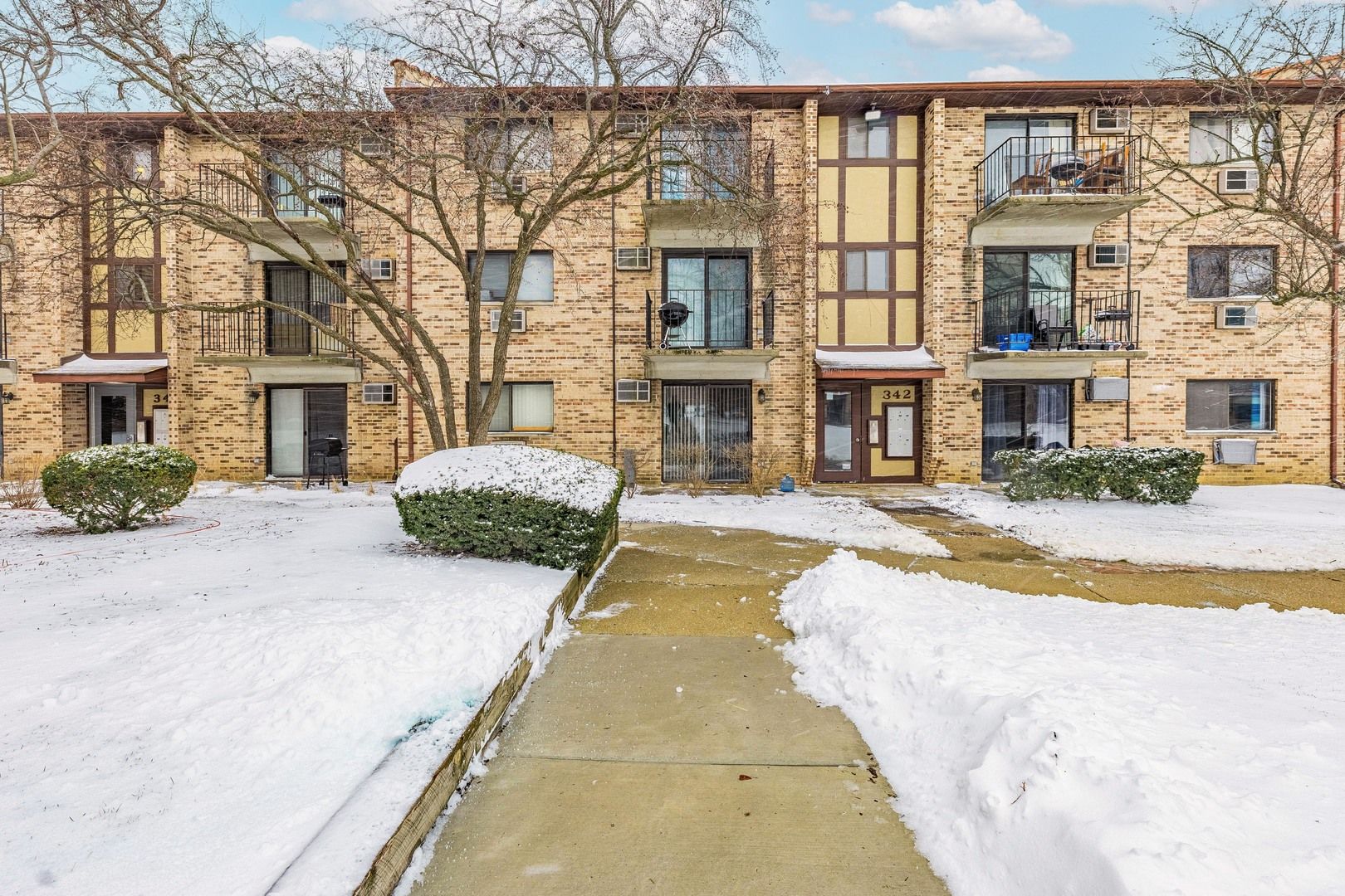 342 Klein Creek Court #5E — Carol Stream, IL 60188