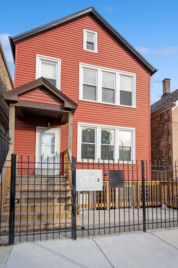 2237 S Sacramento Avenue #2 — Chicago, IL 60623