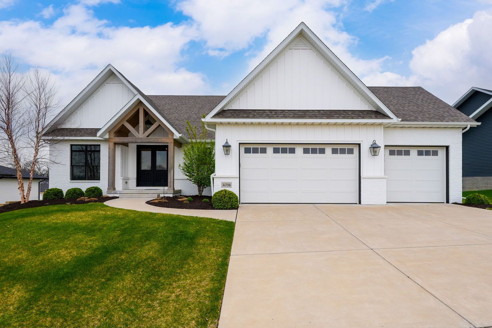 4716 Paddington Circle — Bettendorf, IA 52722