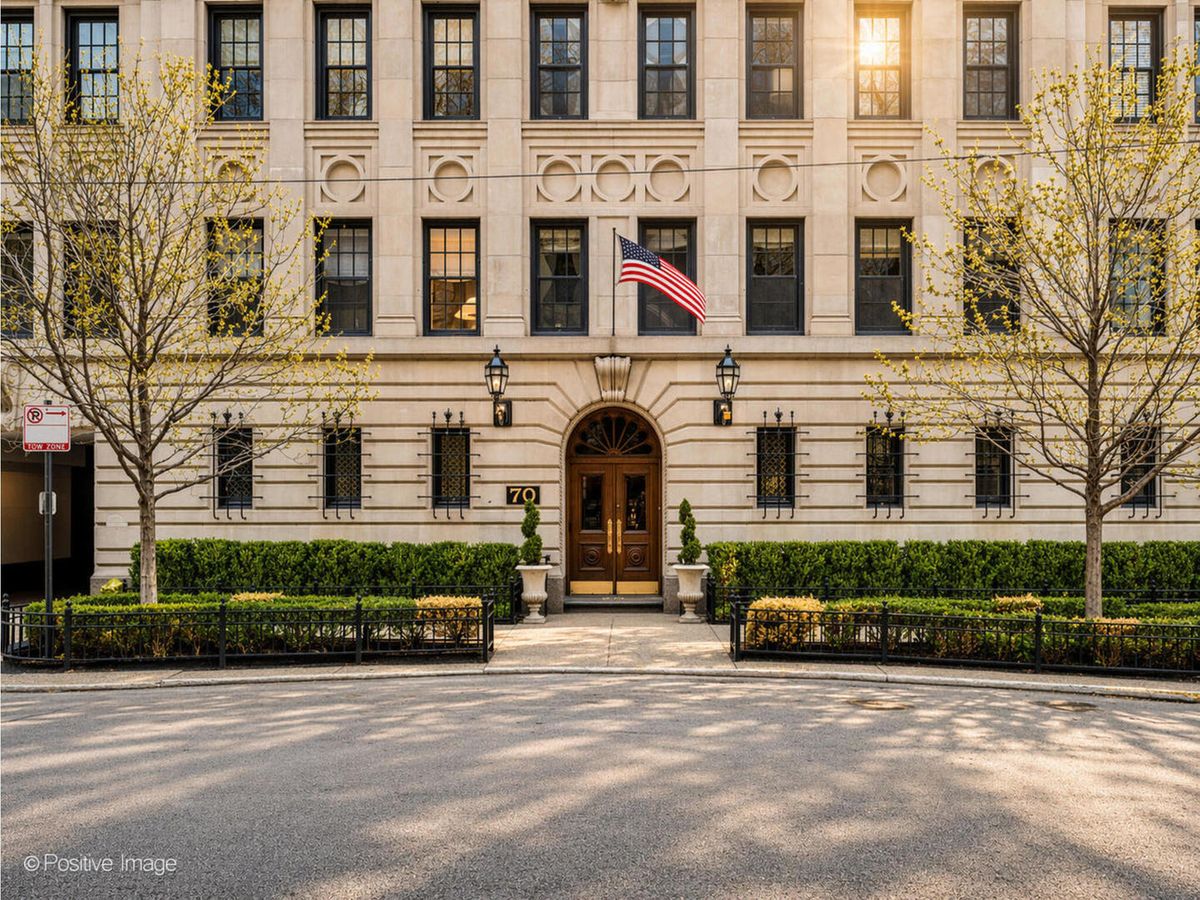 70 Cedar Street, Chicago, IL 60611