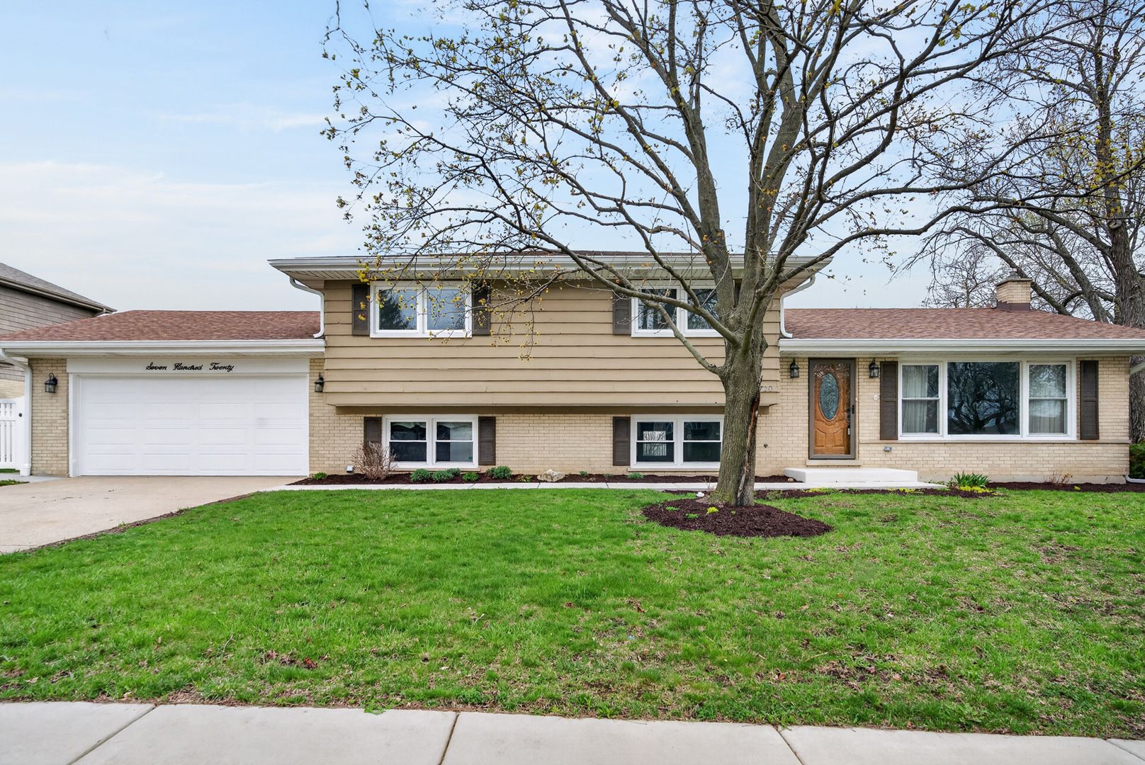 720 PRESTON Lane — Schaumburg, IL 60193