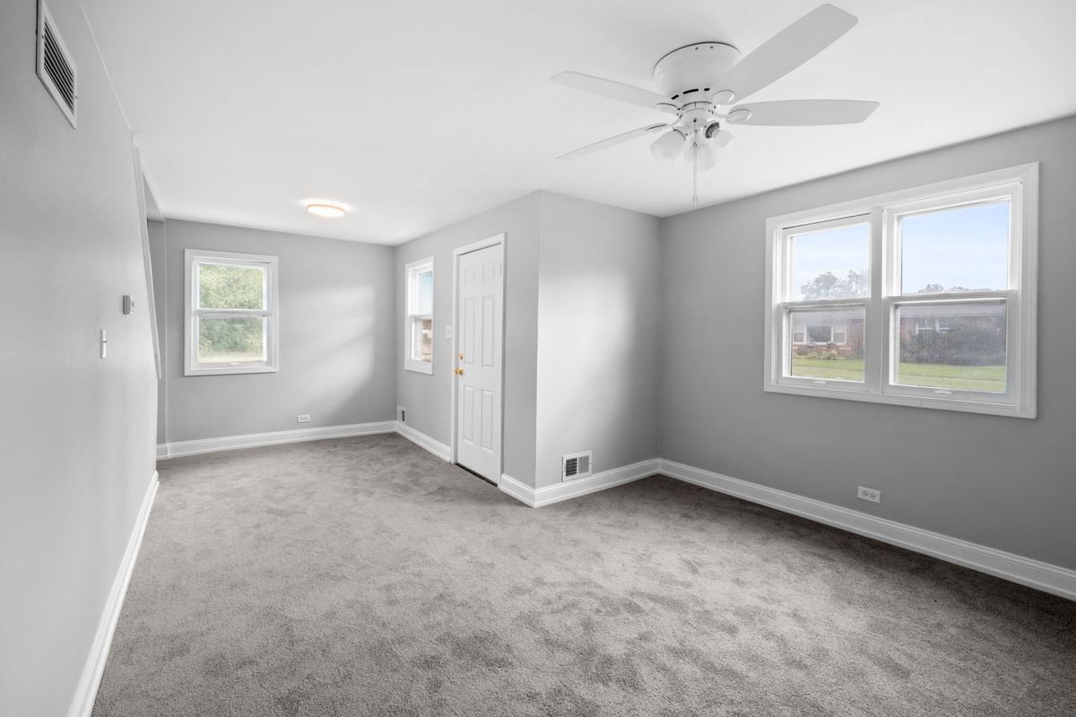 17 W 30th Place, Steger, IL 60475