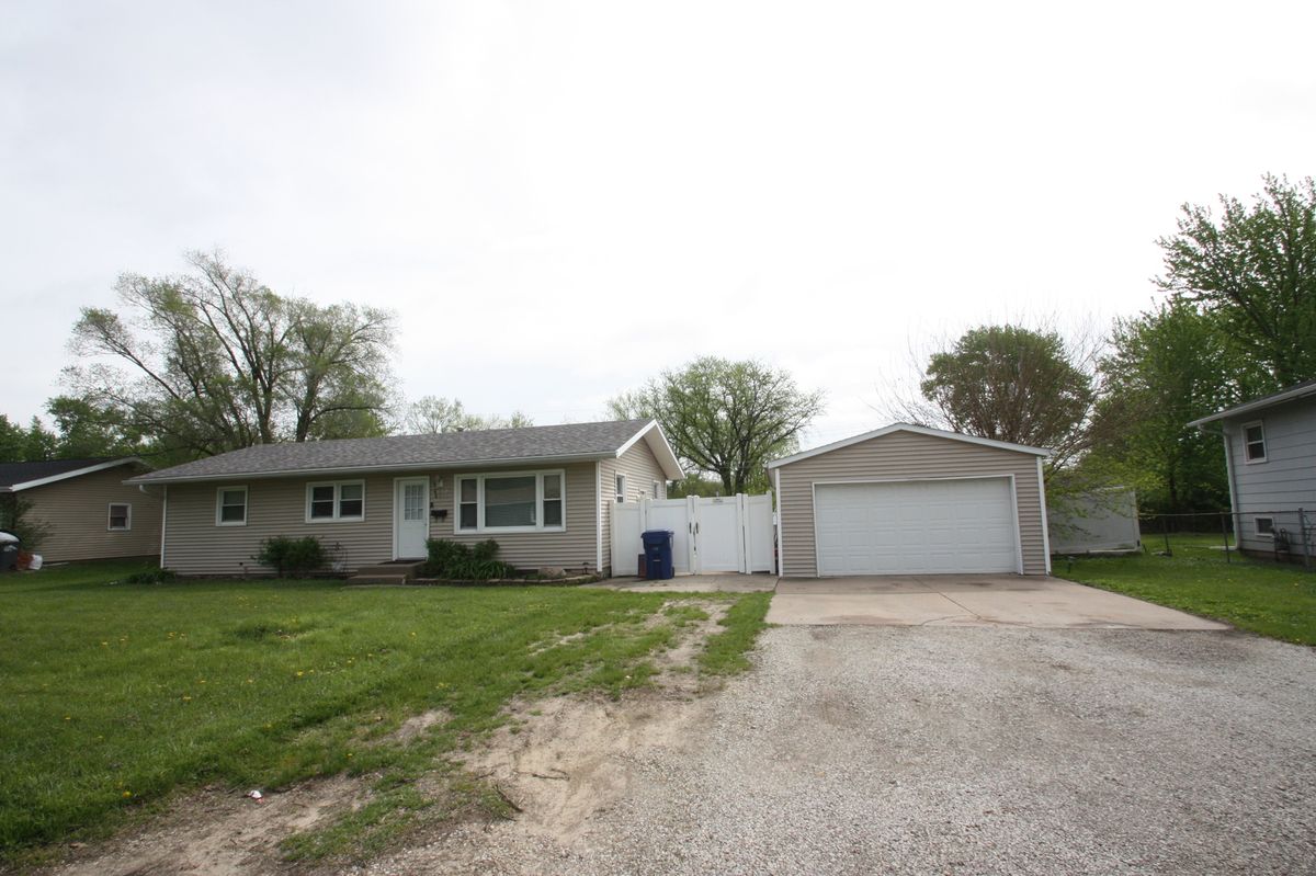 2607 Crestview Drive, Bettendorf, IA 52722