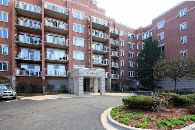 6560 Diversey Avenue — Chicago, IL 60707
