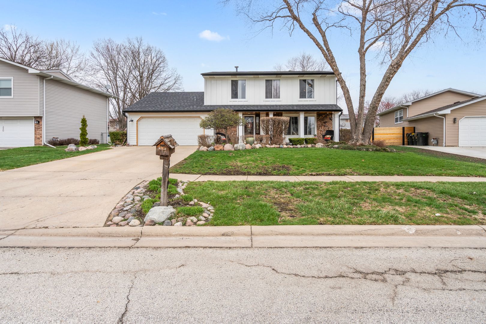 340 Stonehurst Lane — Roselle, IL 60172