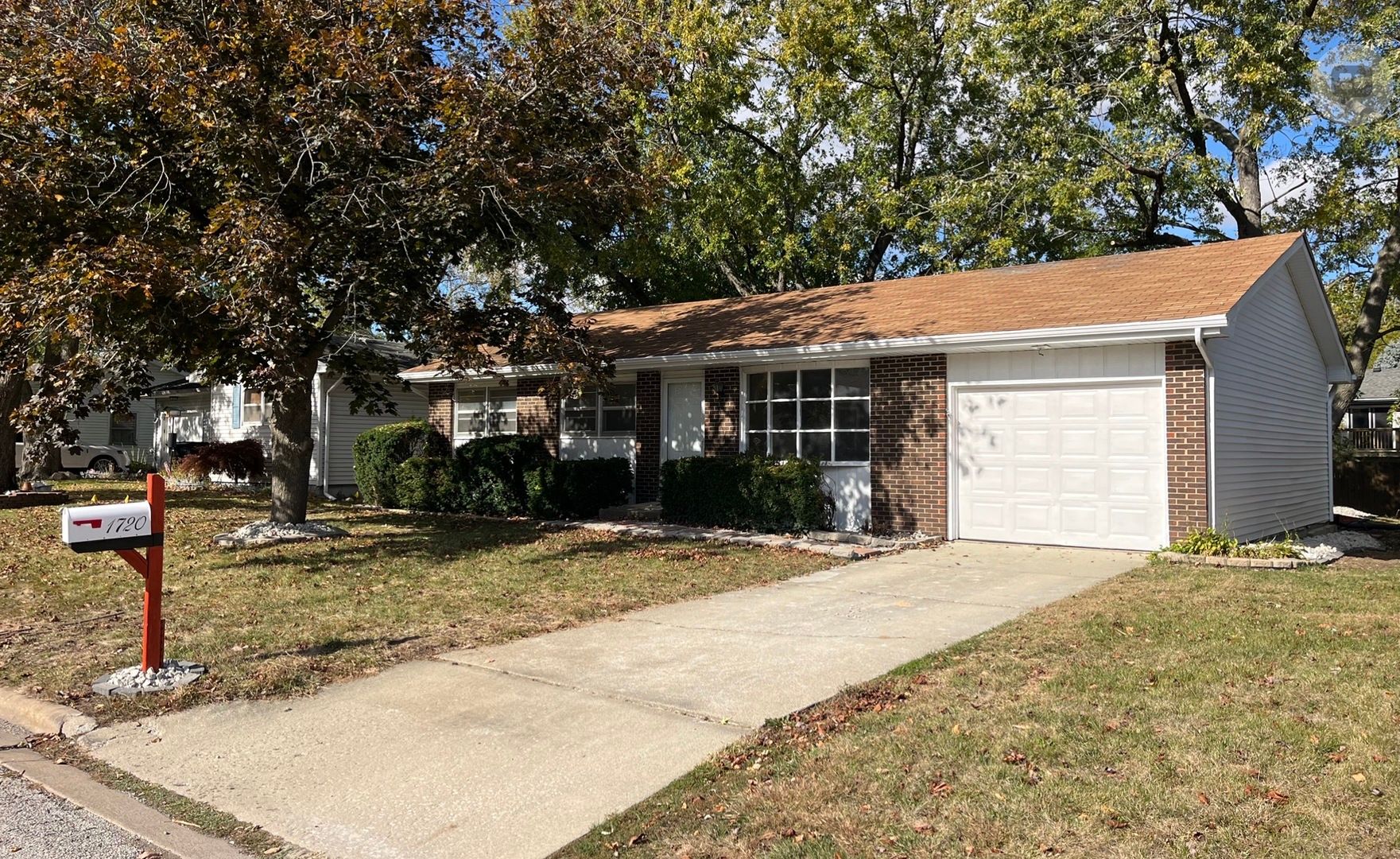 1720 Jacobssen Drive — Normal, IL 61761