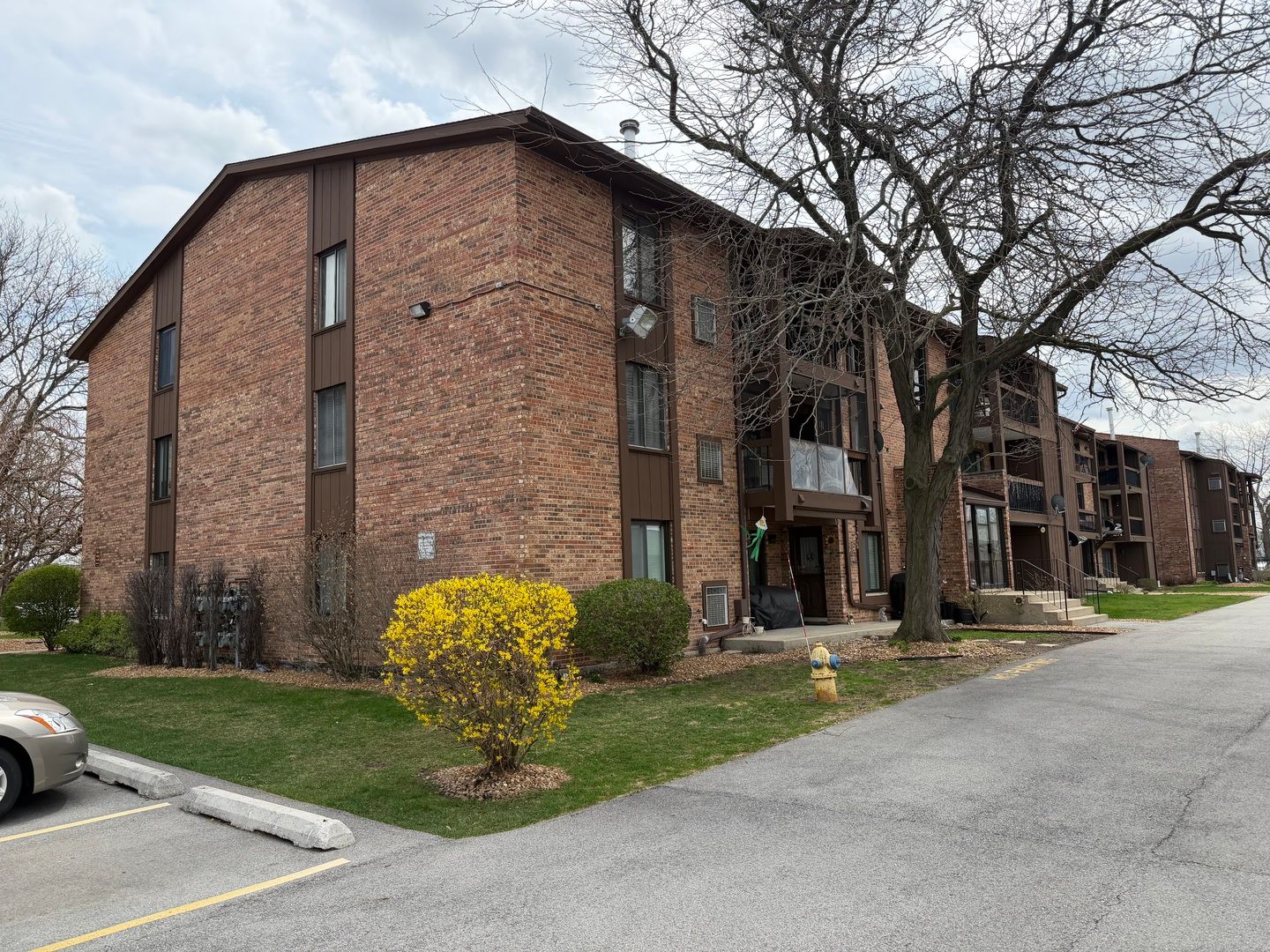 7531 175th Street #422 — Tinley Park, IL 60477