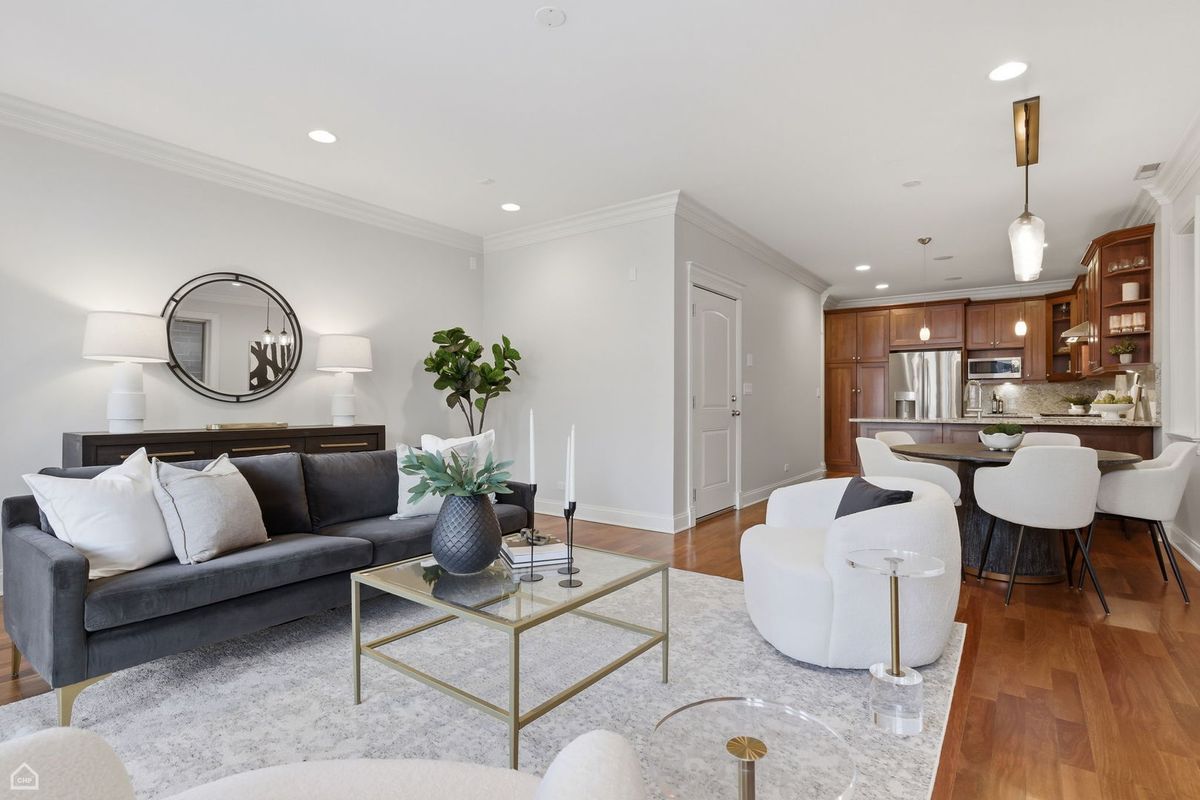 1047 Monroe Street, Chicago, IL 60607