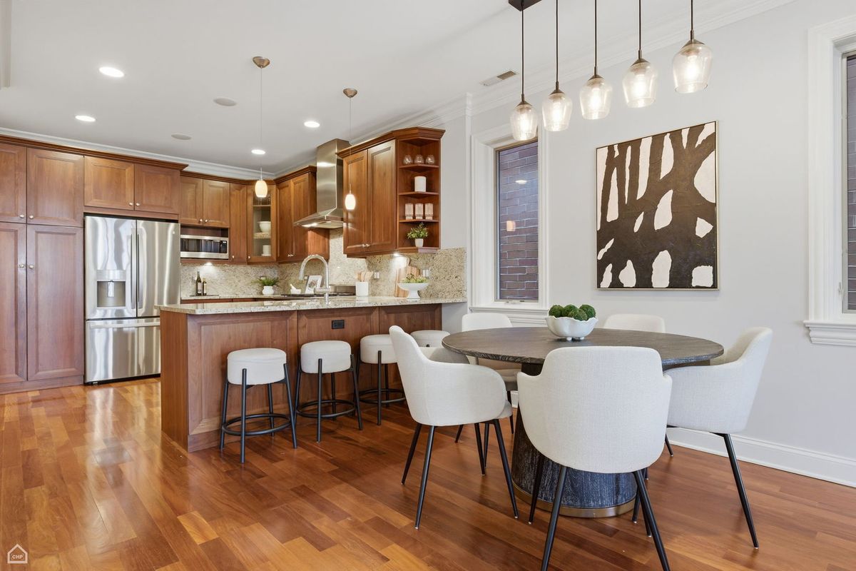1047 Monroe Street, Chicago, IL 60607