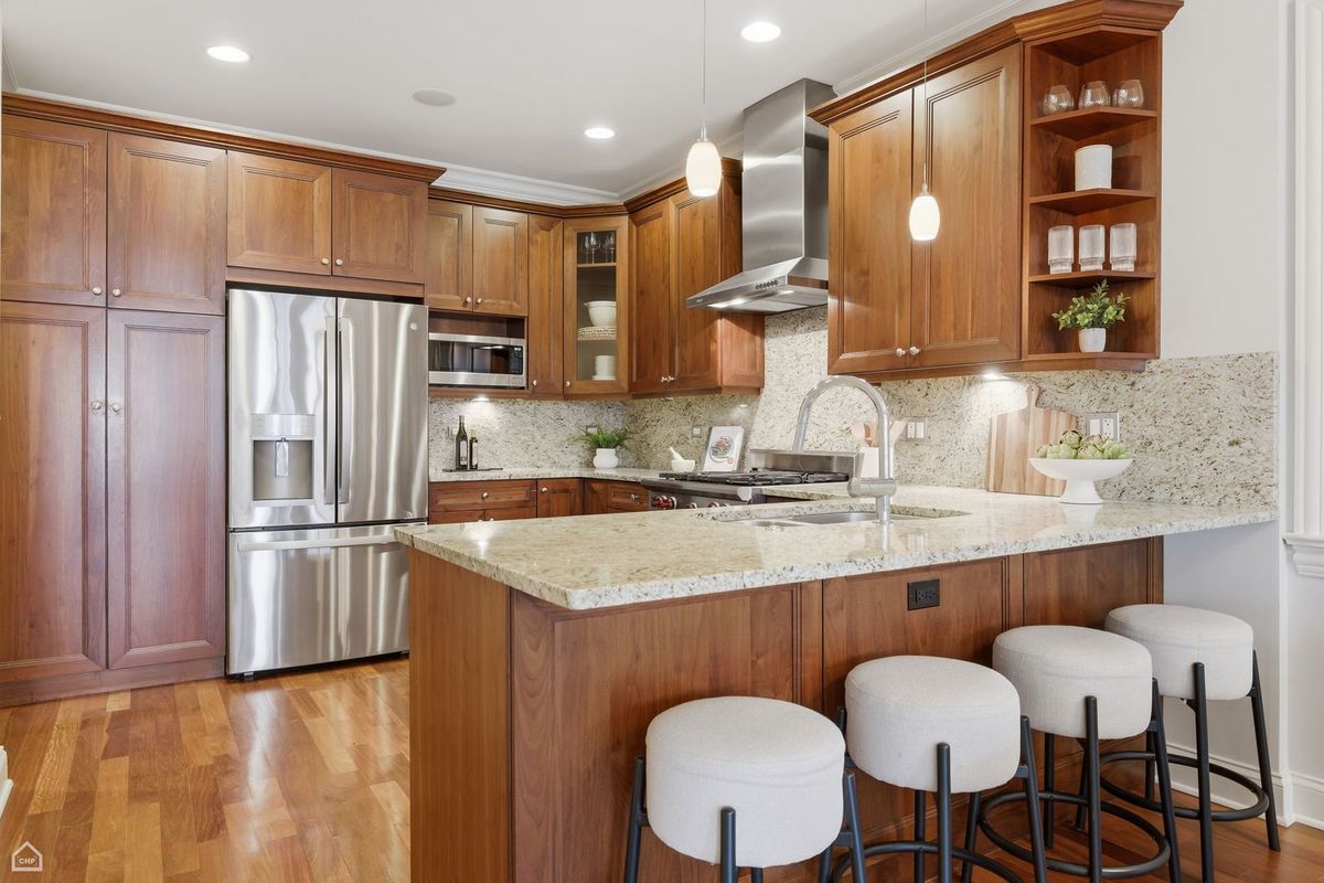 1047 Monroe Street, Chicago, IL 60607
