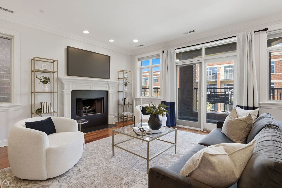 1047 Monroe Street, Chicago, IL 60607