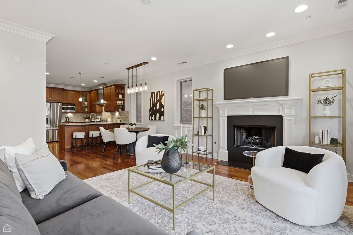 1047 Monroe Street, Chicago, IL 60607