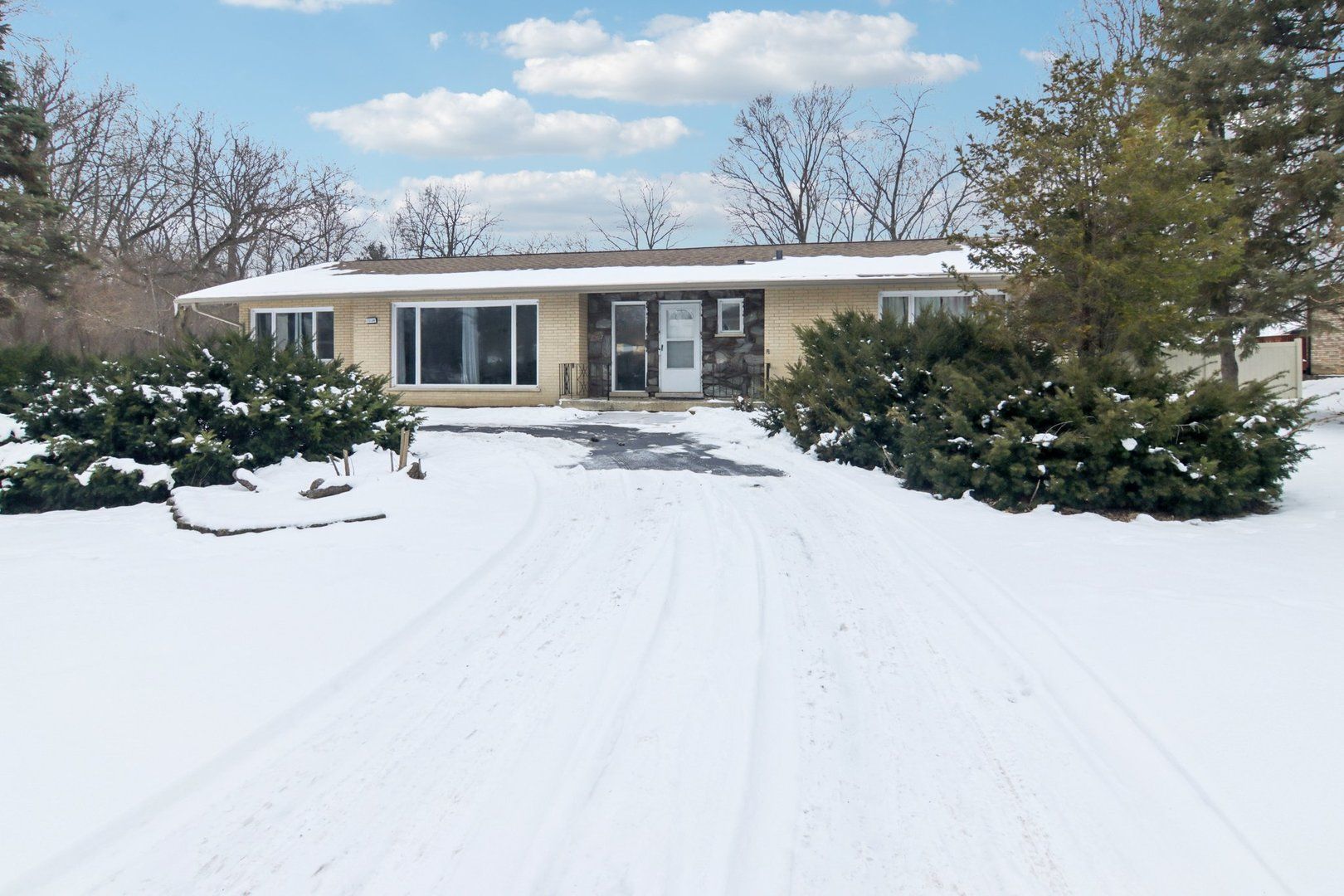 15134 Laramie Avenue — Oak Forest, IL 60452