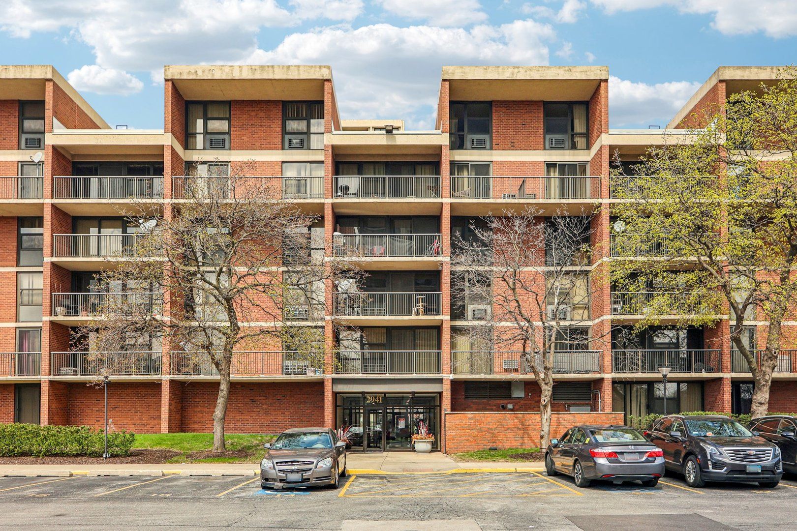 2941 S Michigan Avenue #105 — Chicago, IL 60616